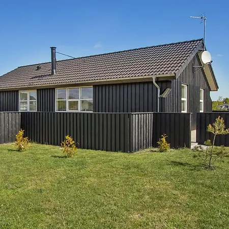 Three-bedroom Holiday In Hals