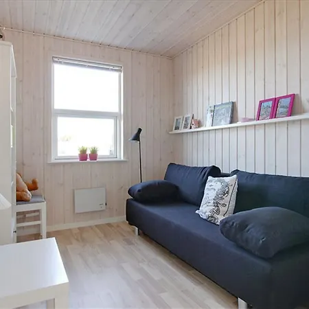 Three-bedroom Holiday In * Hals