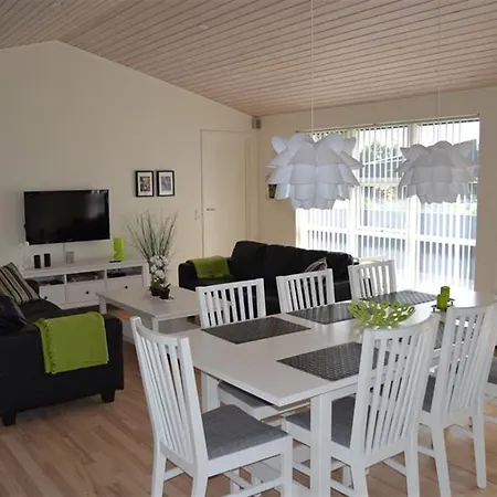 Three-bedroom Holiday In Holiday home *