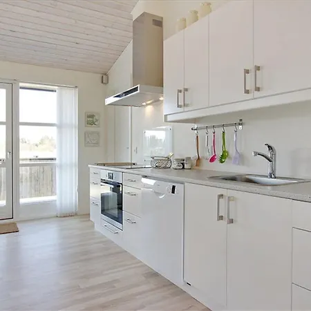 Three-bedroom Holiday In هالس